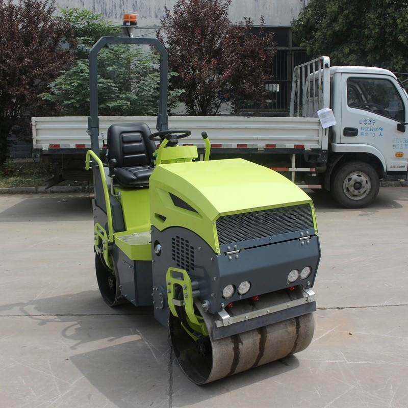 振動(dòng)異常的小型壓路機(jī)，大概率是振動(dòng)軸承出現(xiàn)了問題